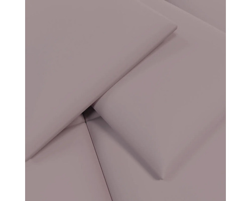 Prim-plan cu pernă și husă de pilotă