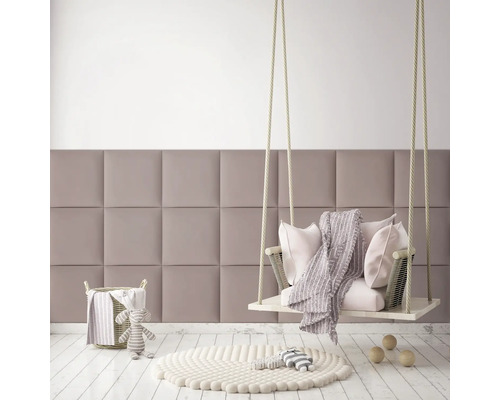 Cameră de copii cu panouri de perete, leagăn și elemente decorative