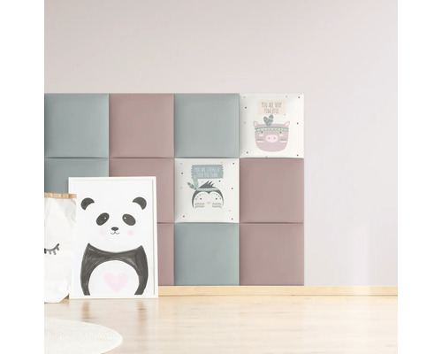 Panouri decorative de perete în camera copiilor cu motive animale.