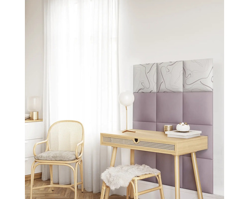 Panouri de perete într-o cameră luminoasă cu birou și scaun