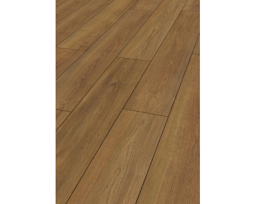 Parchet laminat montat cu aspect de lemn.