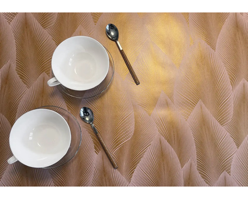 Interior cu model cu cești și linguri.