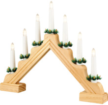 Arc de lumini din lemn cu șapte lumânări electrice și verdeață de brad