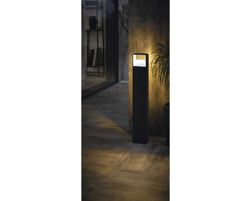 Exterior cu lampă dreptunghiulară verticală