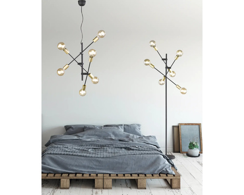 Dormitor cu plafonieră și lampă de podea în design modern