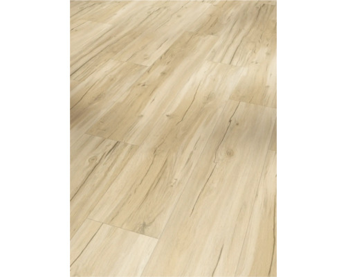 Parchet laminat montat cu model de lemn