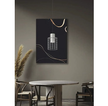 Sufragerie cu masă rotundă, scaune, decorațiuni și o imagine pe perete