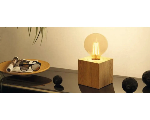 Lampă decorativă cu bază cubică din lemn și bec rotund