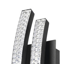 Lumină de perete cu două elemente luminoase din plastic și elemente metalice