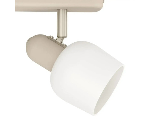 Lumină de plafon cu un spot luminos