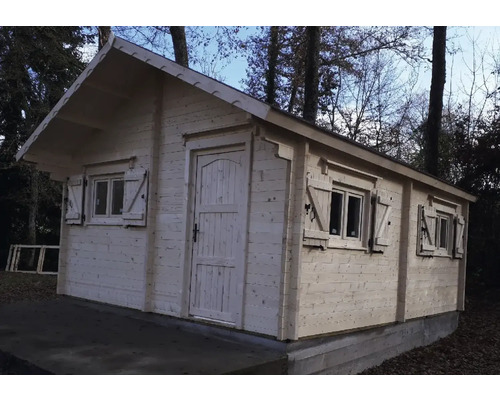 Cabină de grădină din lemn cu ferestre și uși