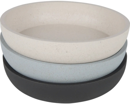 Trei suporturi de plante din beton stivuite