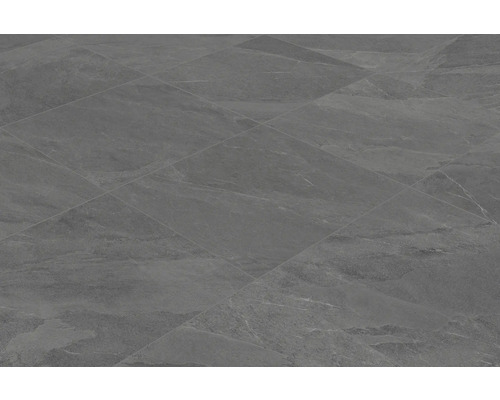 Plăci de pardoseală gri cu aspect de marmură așezate