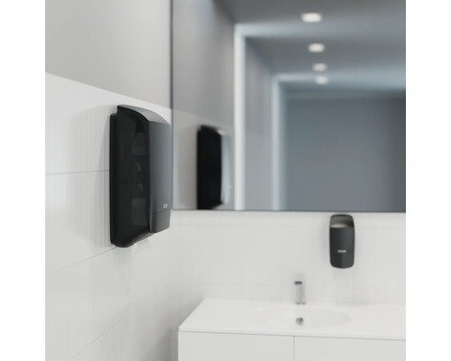 Dozator de săpun în baie cu oglindă