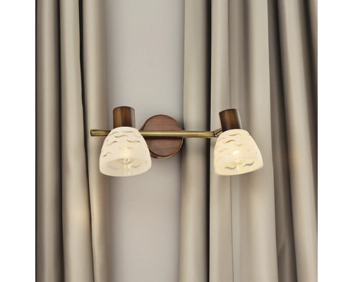 Lumină de perete dublă cu detalii din lemn și abajururi din sticlă texturată