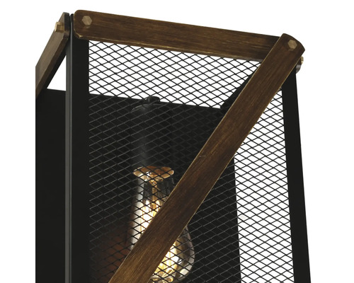 Imagine detaliată a unei lămpi de perete cu plasă metalică și elemente din lemn.