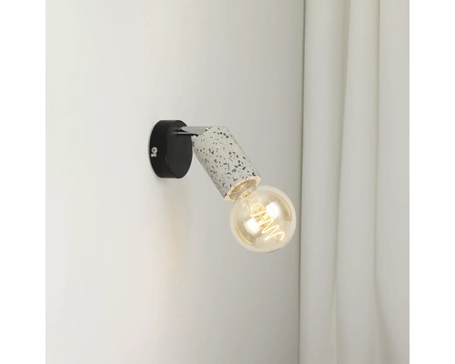 Lumină de perete cu model de beton și sursă de lumină pe perete