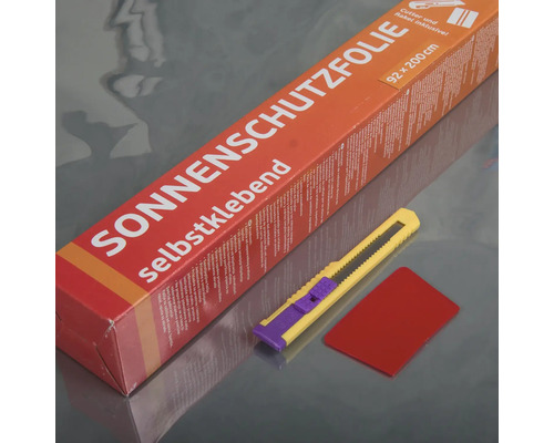 Folie autoadezivă de protecție solară cu cutter și racletă, dimensiune 92 x 200 cm