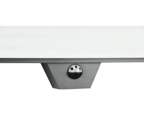 Detaliu cu iluminat de birou cu senzor de mișcare