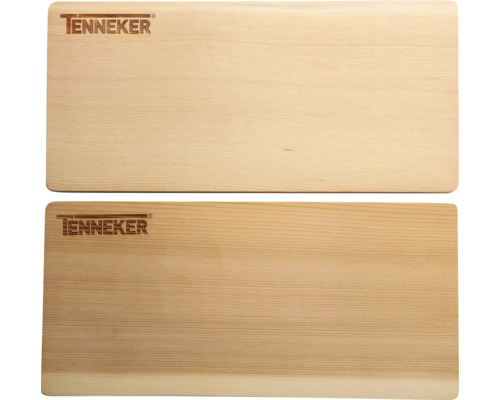 Două bănci de saună din lemn cu logo-ul Tenneker