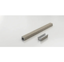 Două borduri de beton de diferite dimensiuni