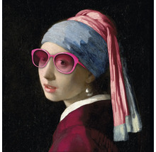 Pictură a unei fete cu turban și o perlă cu ochelari de soare