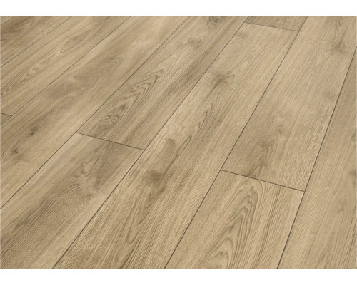 Pardoseală laminată montată cu aspect de lemn.