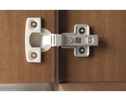 Balamaua fixată pe o suprafață de lemn