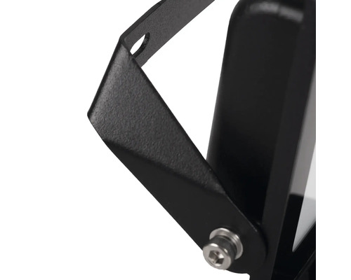 Imagine detaliată cu un suport negru pentru un reflector LED.