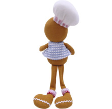 Păpușă brutar croșetată cu bonetă de bucătar și șorț