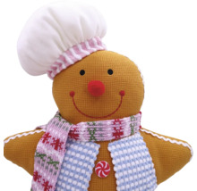 Om de turtă dulce ca decorație cu bonetă de bucătar și fular