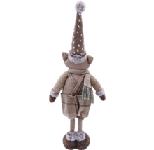Figurină decorativă din material textil cu căciulă, fular și pantaloni în carouri ca decorațiune de Crăciun