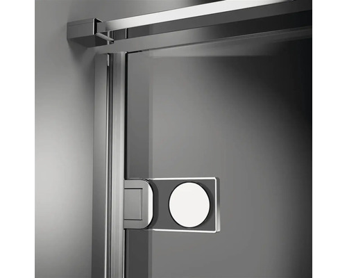 Detaliu ușă cabină de duș cu mâner și feronerie