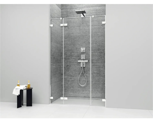 Baie cu cabină de duș din sticlă și armături