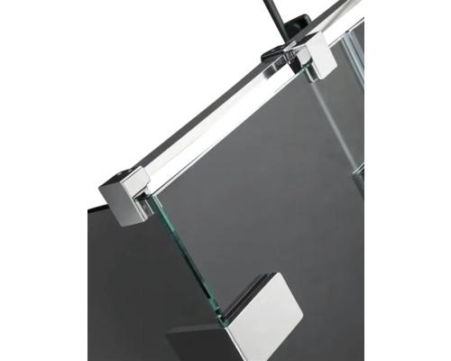 Imagine detaliată a unei cabine de duș cu accesorii