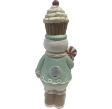 Figurină decorativă om de zăpadă cu brioșă și acadea