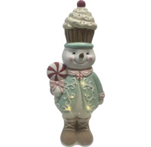 Figurină decorativă om de zăpadă cu brioșă și acadea