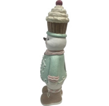 Figurină om de zăpadă cu pălărie brioșă ca decorație