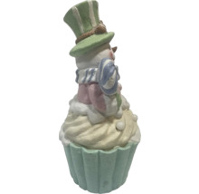 Figurină om de zăpadă pe brioșă pentru decor de Crăciun