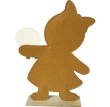 Figurină decorativă a unei fete din pâslă pe o bază de lemn