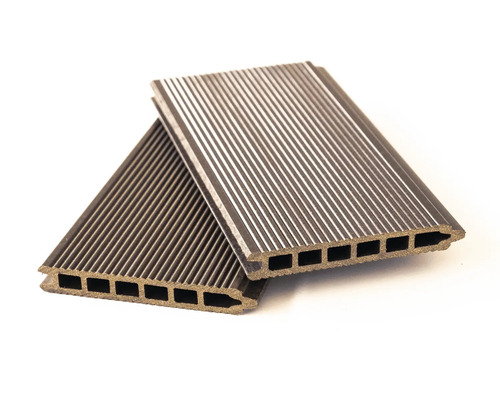 Două scânduri de terasă din WPC