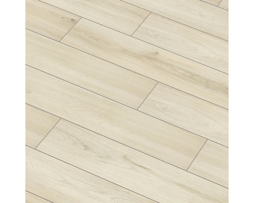 Plăci ceramice cu aspect de lemn, montate în interior