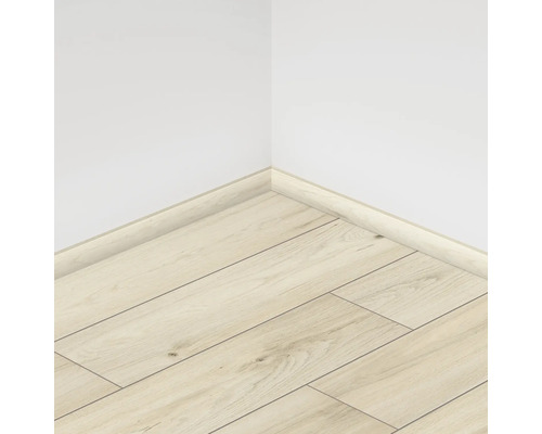 Colț de cameră cu podea laminată și plintă