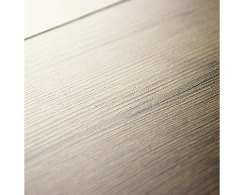 Prim-plan cu podea laminată