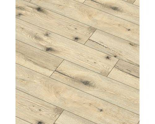 Prim-plan cu podea laminată deschisă la culoare, cu aspect de lemn