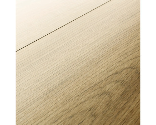 Prim-plan cu podea laminată