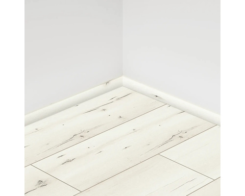 Colț de cameră cu podea laminată și plintă