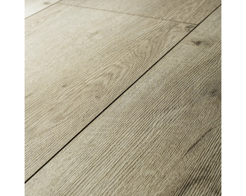 Prim-plan cu podea laminată deschisă la culoare