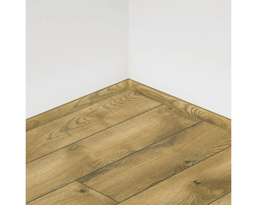 Parchet laminat montat cu plintă asortată