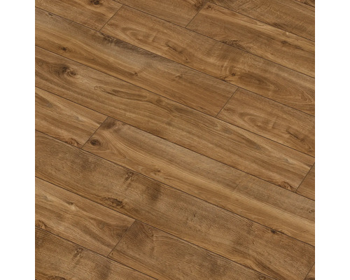 Prim-plan cu podea laminată cu aspect de lemn